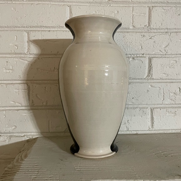 Signed EJ King NC pottery vase. Black and white glossy glaze. 1999. 10” tall. - Picture 4 of 7